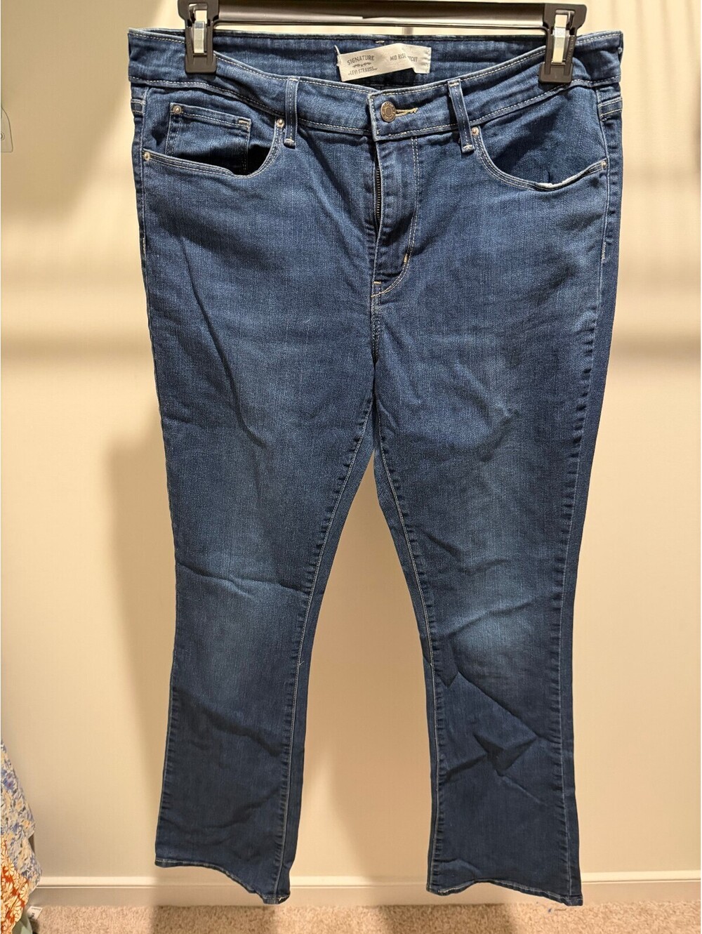 Women's LONG Levi mid rise bootcut jeans